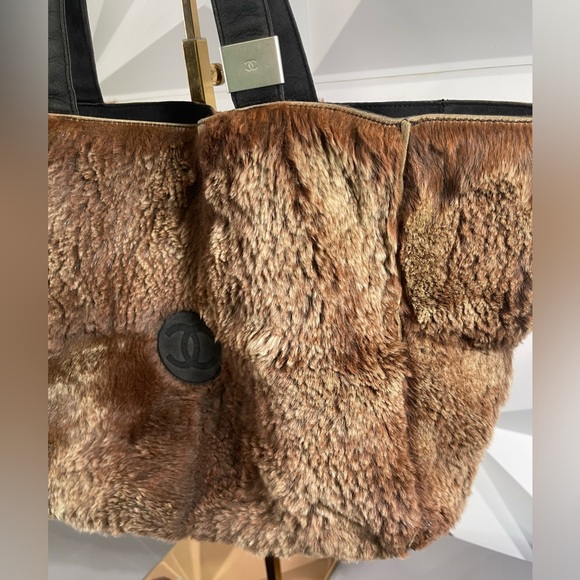 🌟Chanel🌟 Fur Tote Bag with Removable Pouch Rabbit Fur - Picture 6 of 14